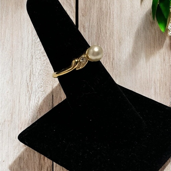 Vintage Sarah Coventry Faux Pearl & Crystal Ring Sz 7 - Picture 2 of 8